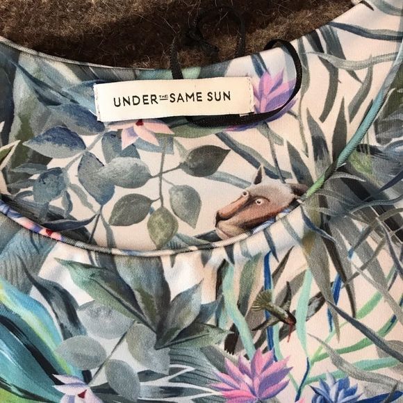 Under the same sun yoga crop top, size L - Picture 6 of 9